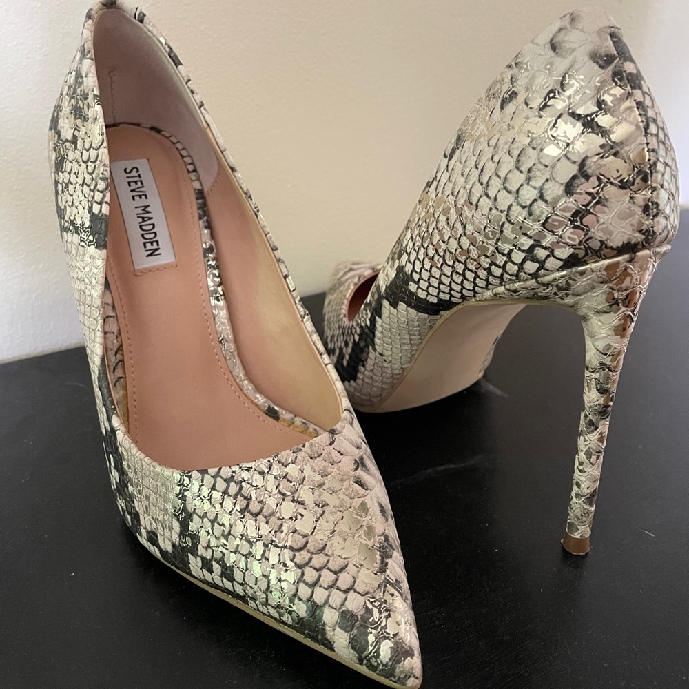 Steve Madden Vala heel in snakeskin size 8